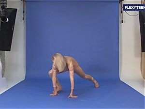 epic bare gymnastics by Vetrodueva