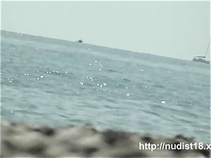 super-hot nude girl spied beach spycam