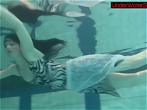 Blackhaired beauty Irina underwater